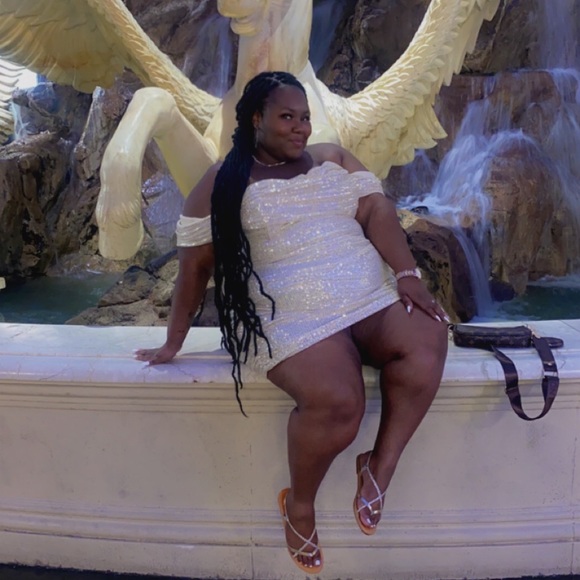 Meet your Posher, Mariah - Picture 2 of 3